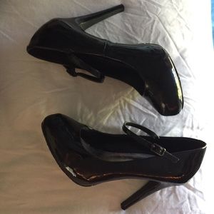 Candie's Black Glossy Pumps